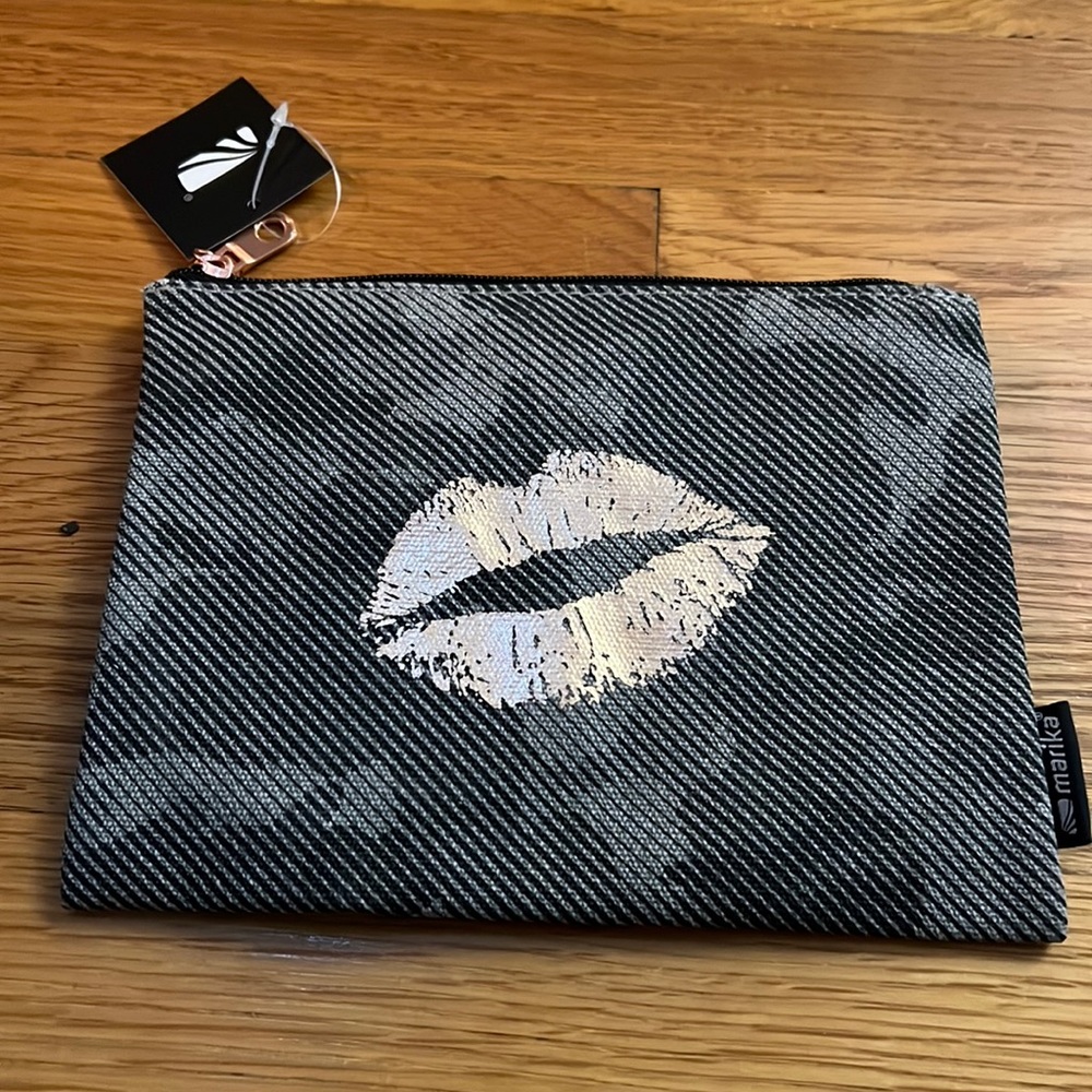 Zipper pouch from Fabletics